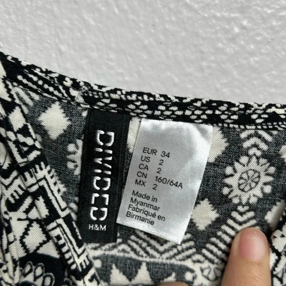 Divided By H&M Women Black/white Romper Shorts Size 2.‎ - Picture 7 of 11